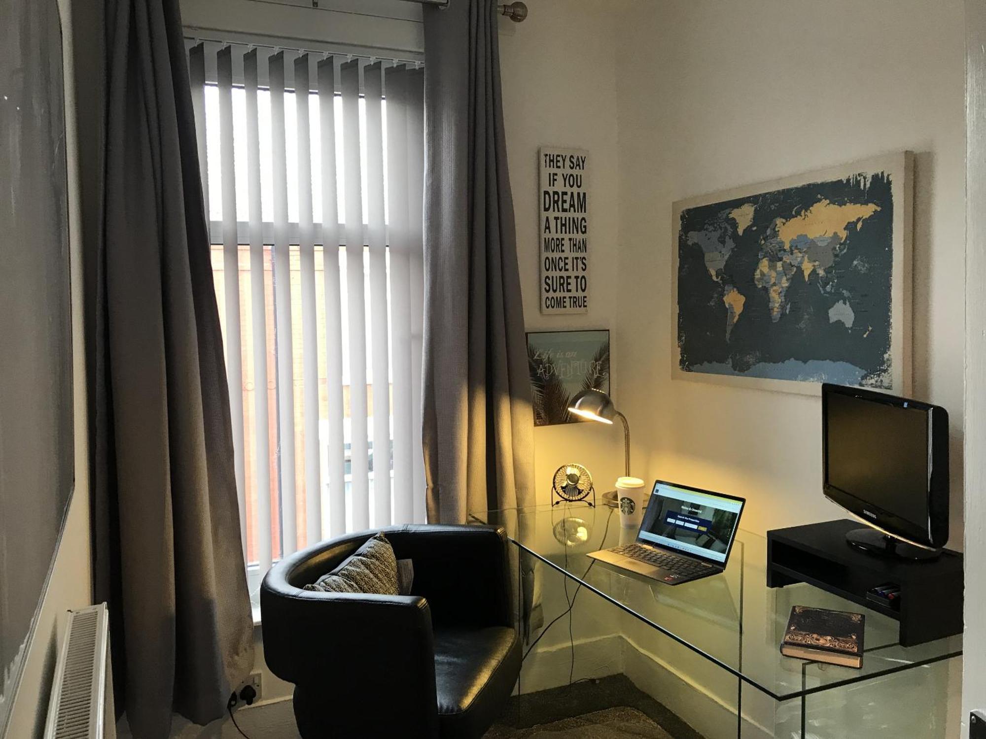 Bright Spacious 3-Bed With Office & Patio, Preston 프레스턴 외부 사진