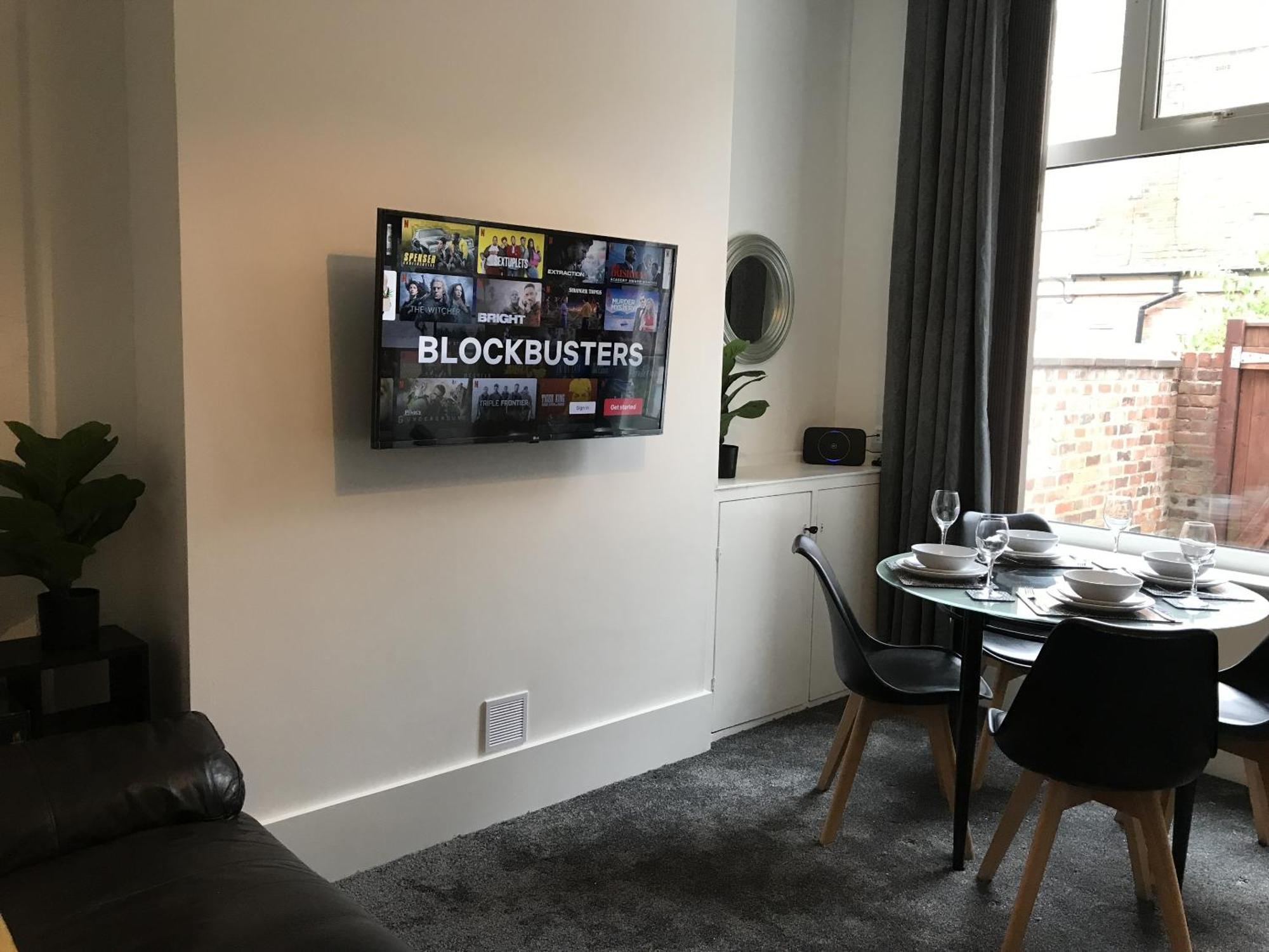 Bright Spacious 3-Bed With Office & Patio, Preston 프레스턴 외부 사진