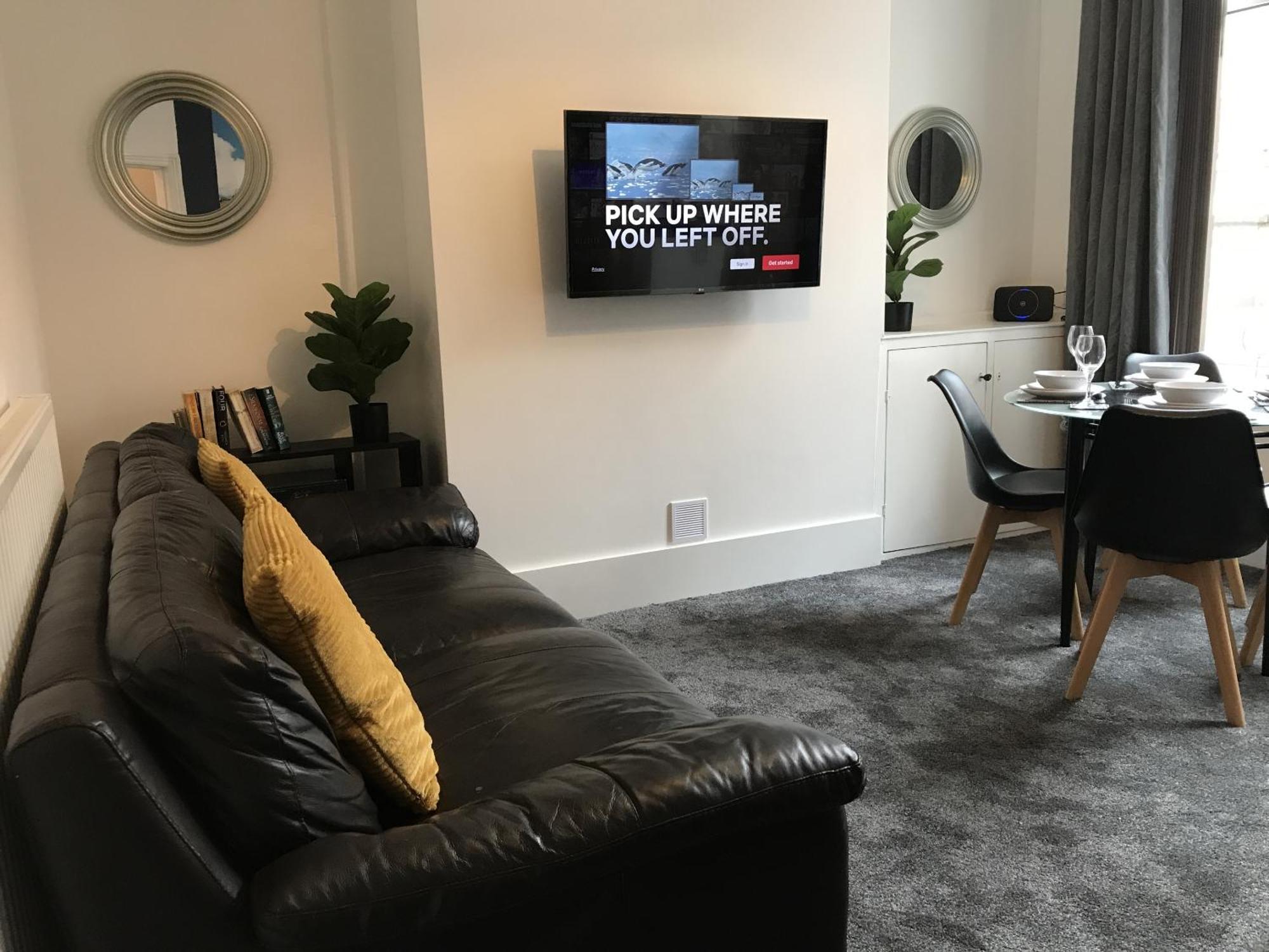 Bright Spacious 3-Bed With Office & Patio, Preston 프레스턴 외부 사진